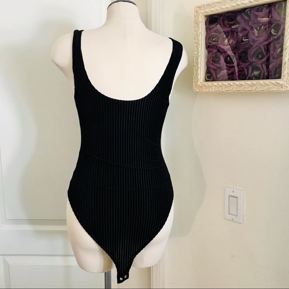 Forever 21~Bodysuit~Textured / Like New - Picture 6 of 16